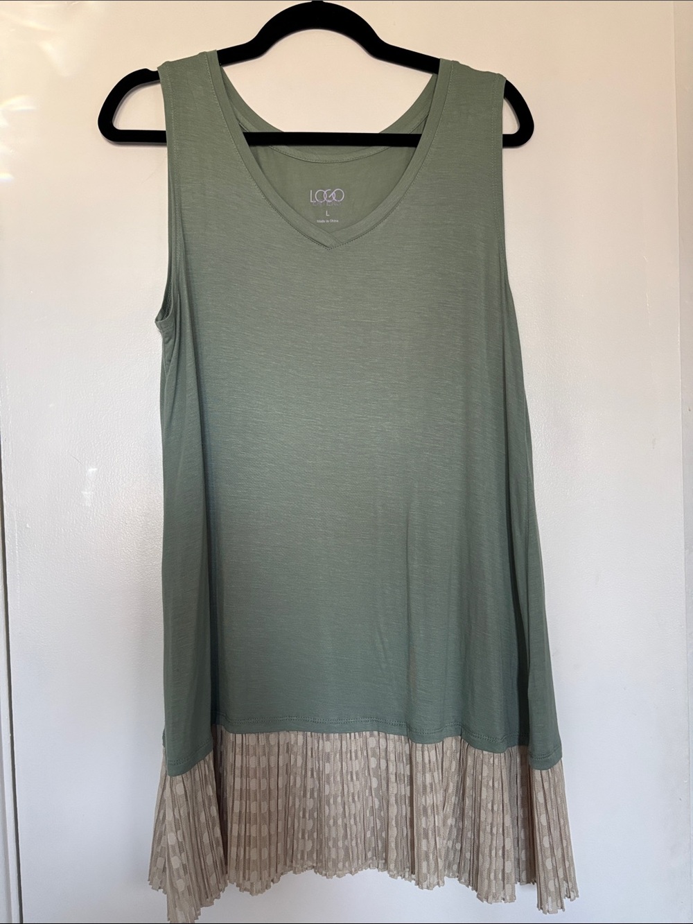 LOGO by Lori Goldstein Olive Green Stretch Tank with Cream Pleated Hem L